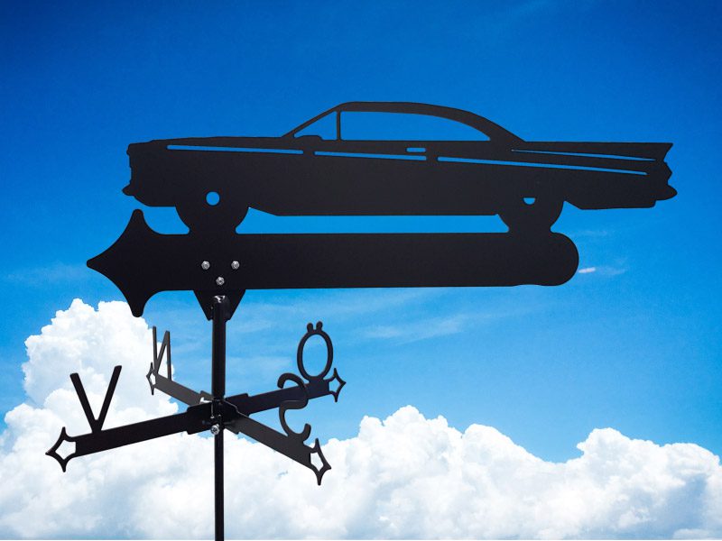 Vindflöjel Buick himmels bakgrund.