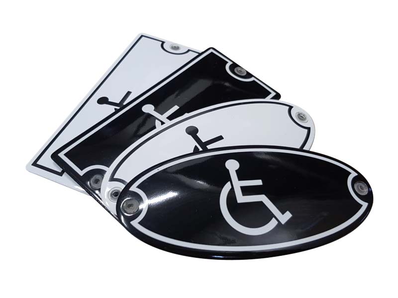 En emalj skylt med symbol av en rullstol